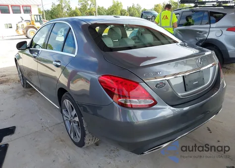 2018 Mercedes-Benz C 300 из США, поврежденный, VIN 55SWF4JB2JU243715